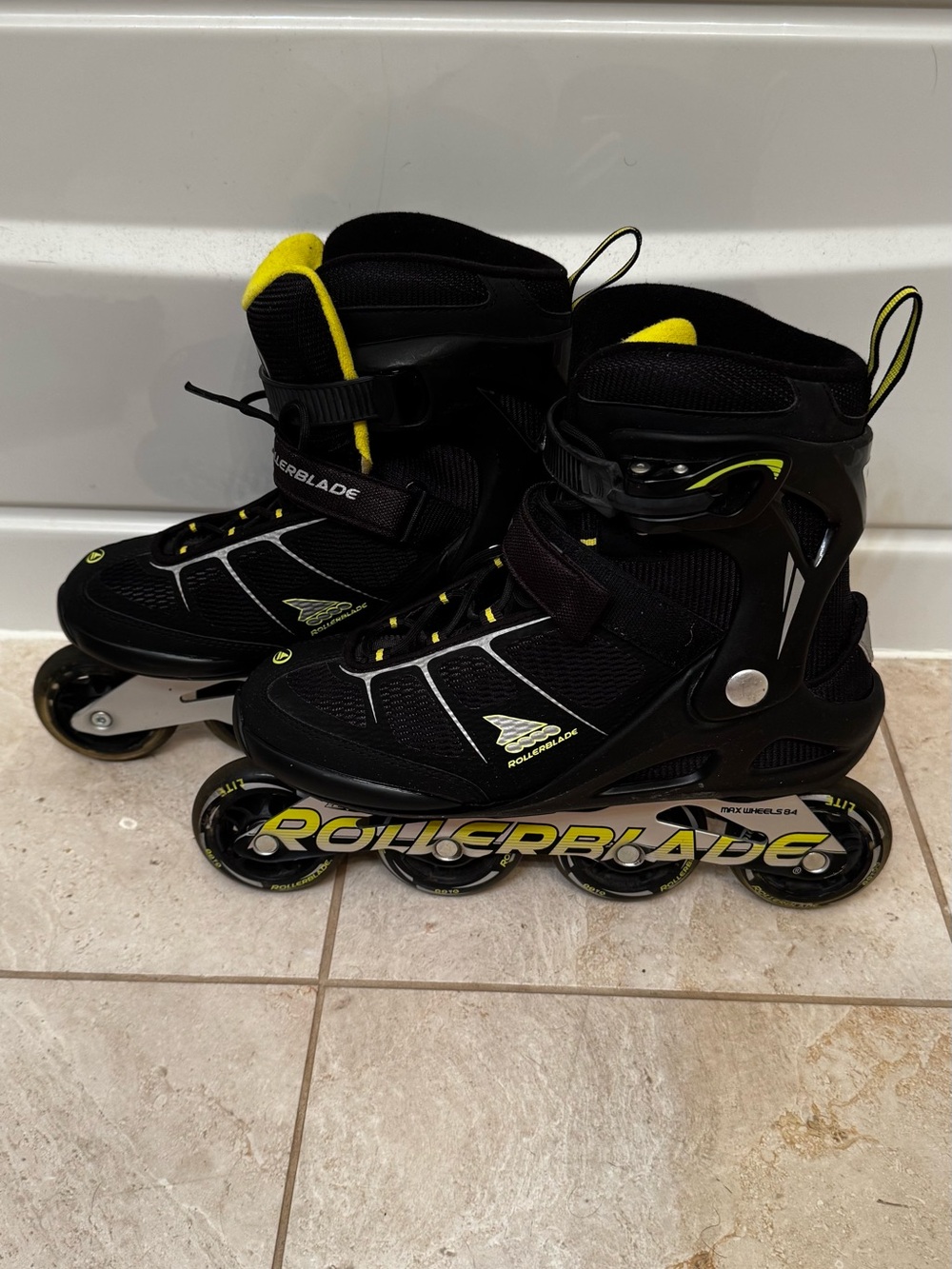 Men in Black and Yellow Adjustable Inline Skates